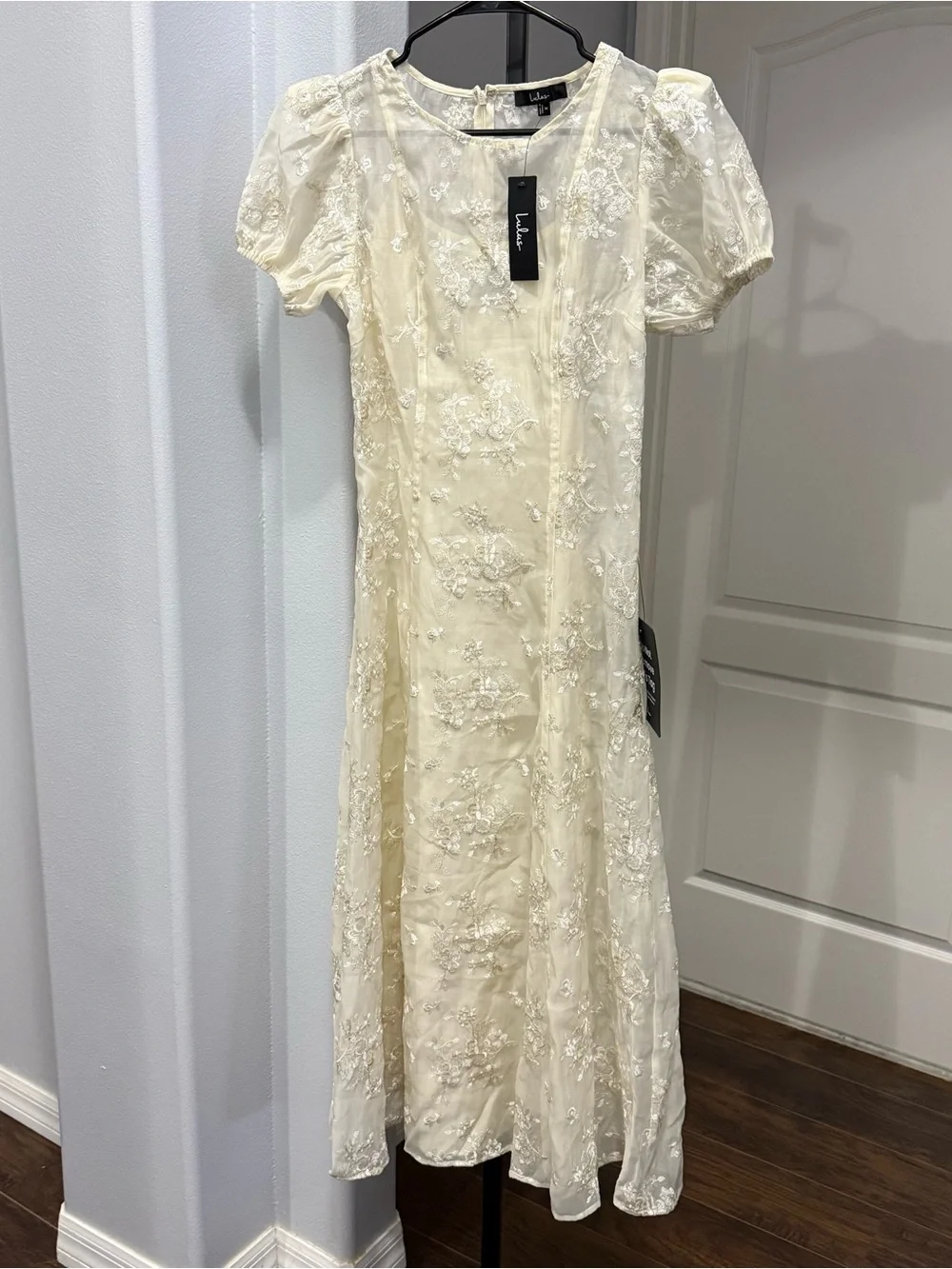 Lulus Elfrieda Cream Floral Embroidered Puff Sleeve Midi Dress Size Medium - Picture 2 of 9